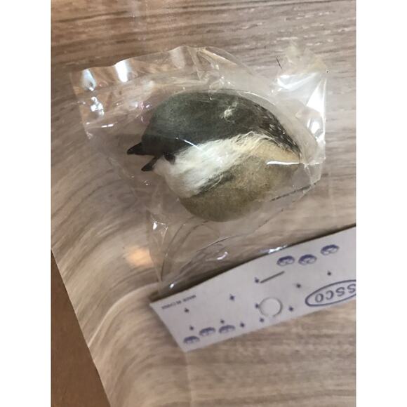 Set Of 15 Chickadee (3 types of feathers) Artificial Birds For Crafting/Decor. - Picture 3 of 6